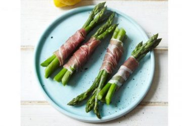 Grønne asparges med parmaskinke