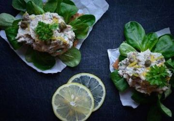 Tunmousse på ristet rugbrød