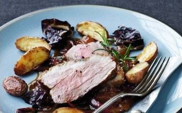 Lammeculotte med gedeost og æbler