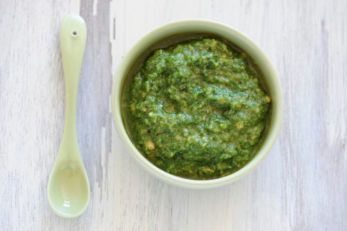 Koriander pesto Kom koriander i en blender med hørfrøolie.