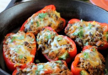 Fyldte peberfrugter med Pintobønner