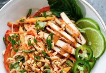 Nudler med grøntsager og mandelsmør