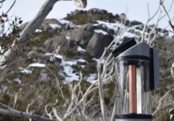 Vandflaske kan smelte sne til drikkevand med menneskelig kraft