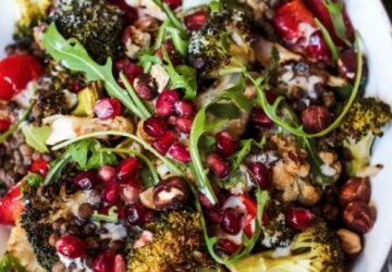 Varm vinter salat med stegt grøntsager, puy linser og ristede hasselnødder