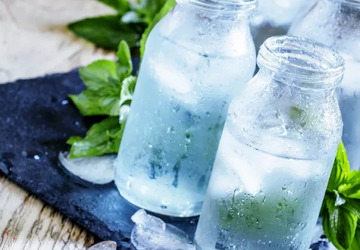 Hvorfor du aldrig bør drikke koldt vand