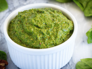 SPINAT OG ÆRTEPESTO