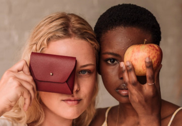 Vegansk læderkollektion lavet af æbleskræller