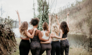 ØKOLOGISK YOGATØJ & YOGAUDSTYR