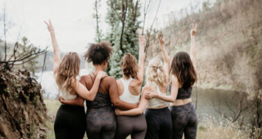 ØKOLOGISK YOGATØJ & YOGAUDSTYR