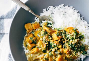 Sød kartofel med spinat og kokosmælk